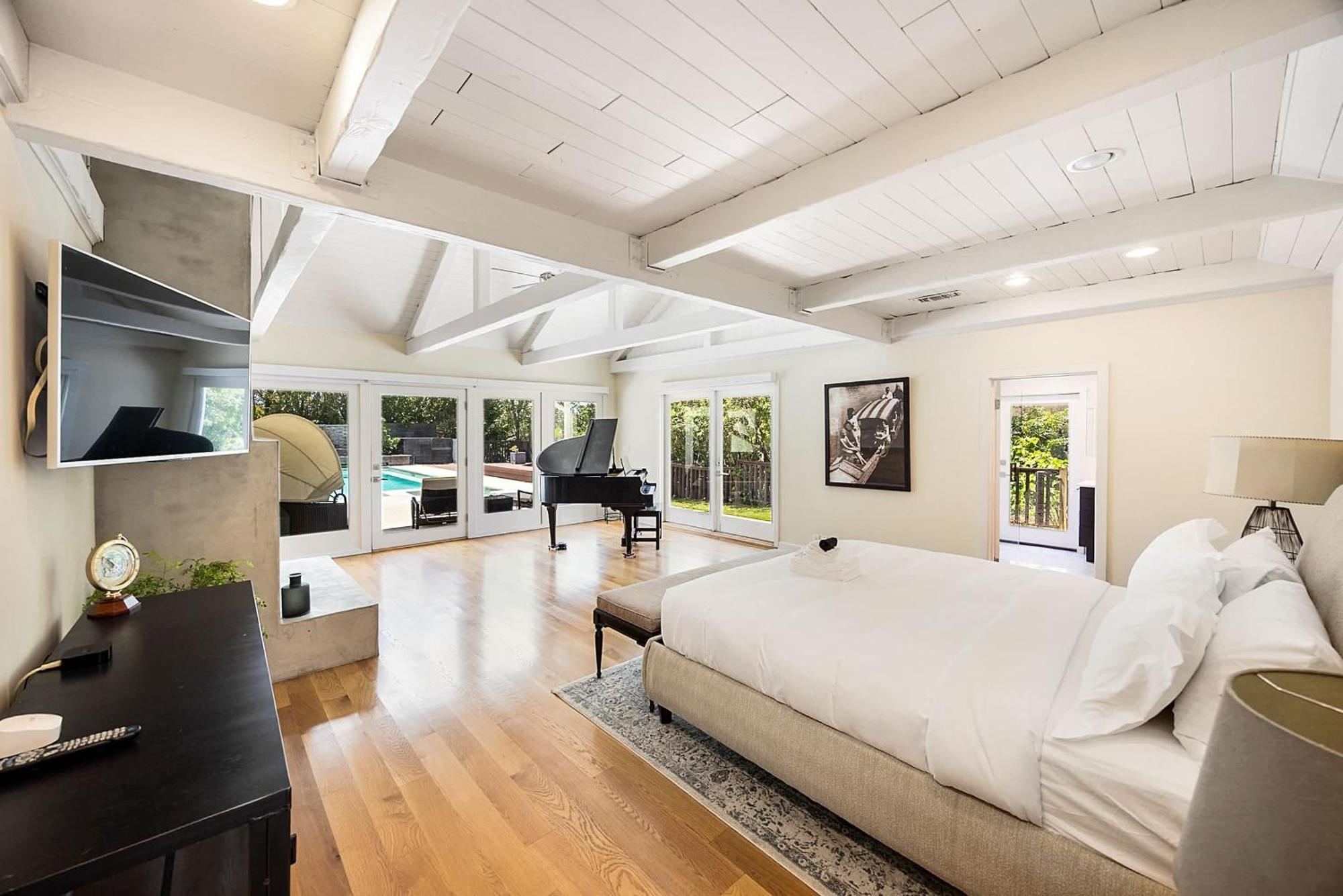 New Listing Beverly By Colby & Conrad Holiday home
