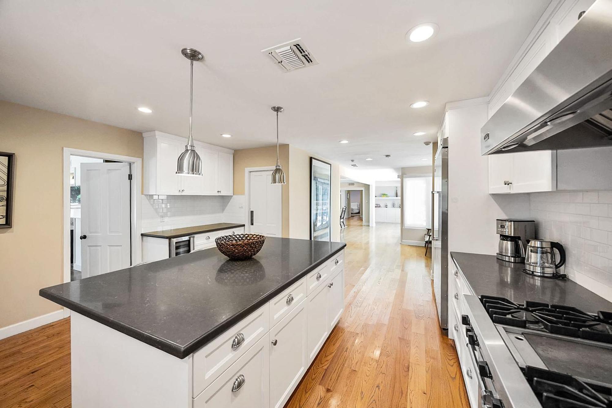 Holiday home New Listing Beverly By Colby & Conrad