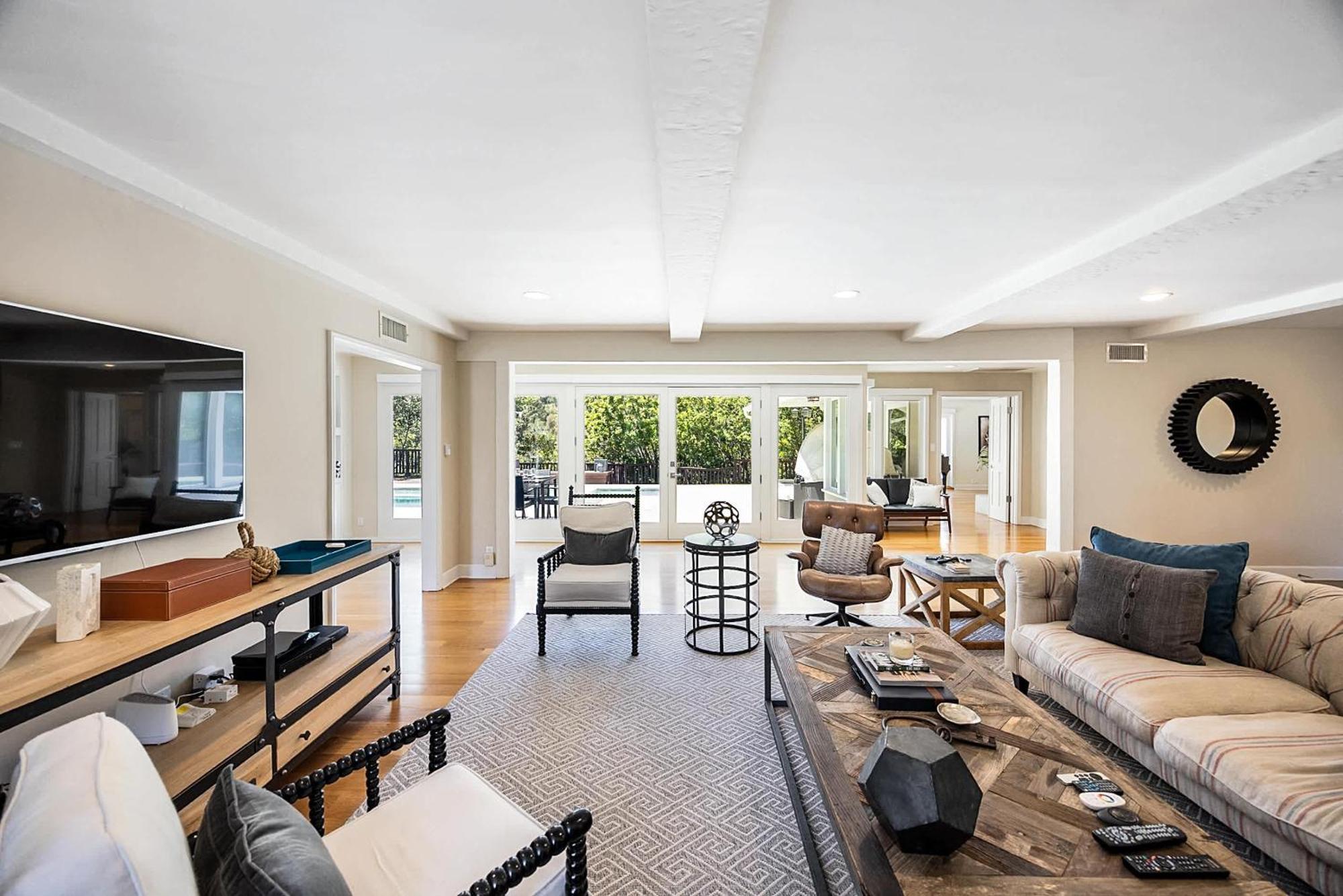 New Listing Beverly By Colby & Conrad Holiday home *